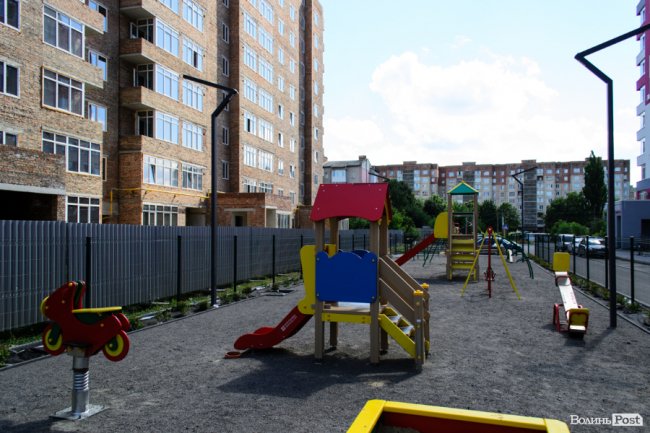 Будівництво триває: як у Луцьку «розростається» яскравий ЖК «Caramel Residence». ФОТО*