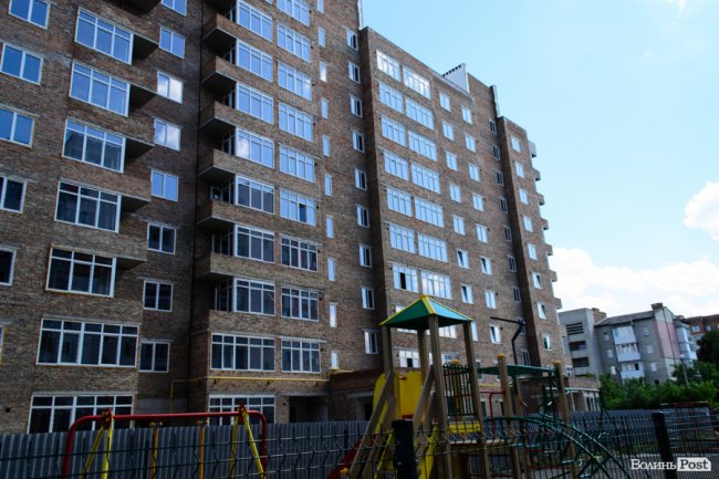 Будівництво триває: як у Луцьку «розростається» яскравий ЖК «Caramel Residence». ФОТО*