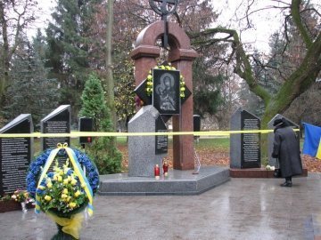 У Луцьку оновили пам'ятний знак депортованим українцям. ФОТО