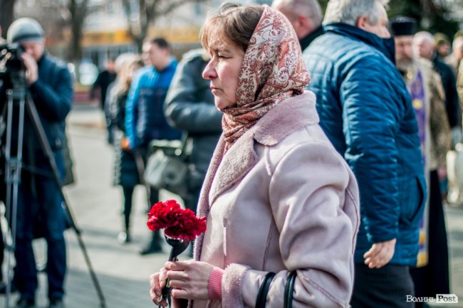 У Луцьку ходою і молитвами вшанували мужність та героїзм добровольців. ФОТО