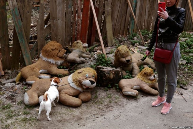 Місце, де живе дитинство: у львівському дворі облаштували «притулок для іграшок». ФОТО