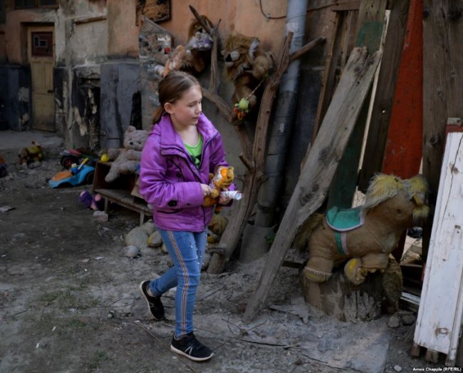 Місце, де живе дитинство: у львівському дворі облаштували «притулок для іграшок». ФОТО