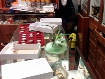 У Луцьку погромили й обікрали годинникову майстерню