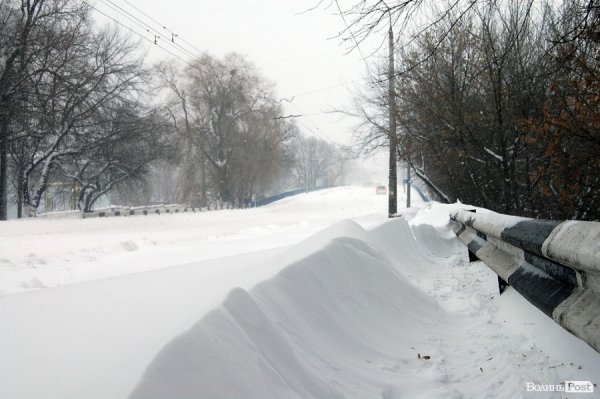 Як Луцьк замело снігом. ФОТО