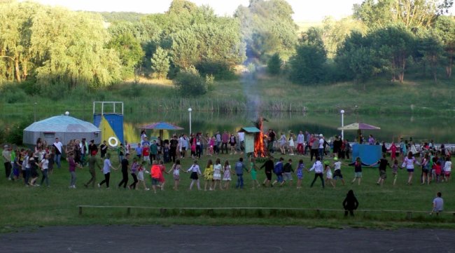 Хороводи і стрибки через багаття: як у волинському таборі святкували Івана Купала