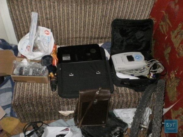 В квартирі мешканця Нововолинська знайшли наркотики та зброю. ФОТО