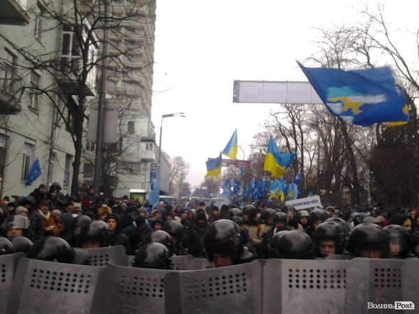 «Беркут», «вольєр» регіоналів і загони самооборони. НОТАТКИ ОЧЕВИДЦЯ.  ФОТО. ВІДЕО