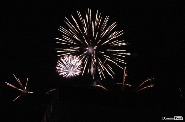 «Поліське літо з фольклором» завершили парадом, концертом і феєрверком. ФОТО