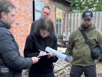 Зрадниця шпигувала за понтонними переправами ЗСУ на Донеччині