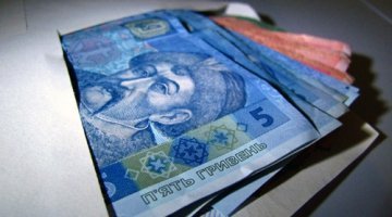 Українцям платять у конвертах 145 мільярдів