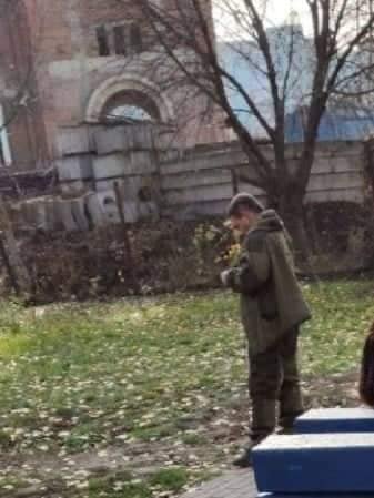 У Луцьку чоловік поширював листівки з рекламою наркотиків. ФОТО