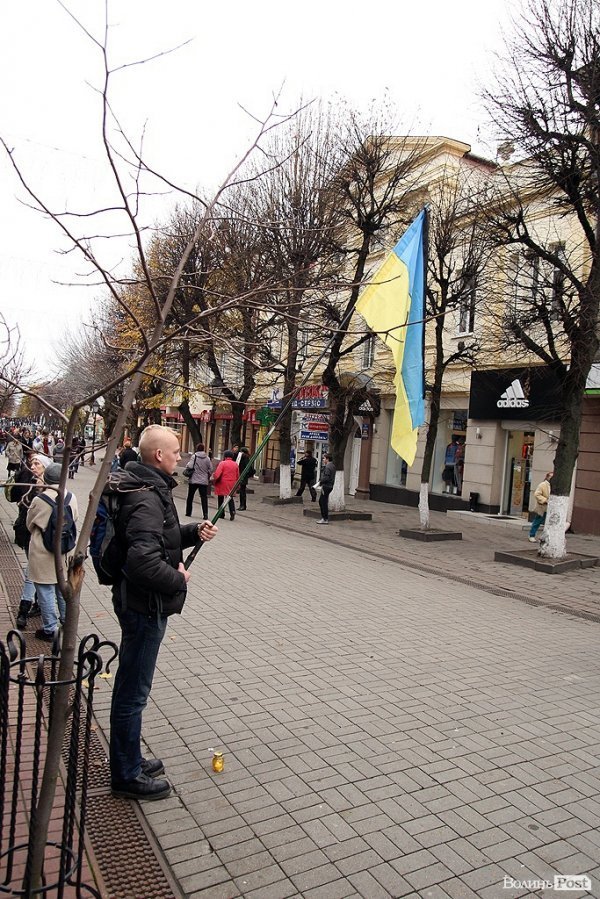 У Луцьку вшанували річницю Голодомору за допомогою картин. ФОТО