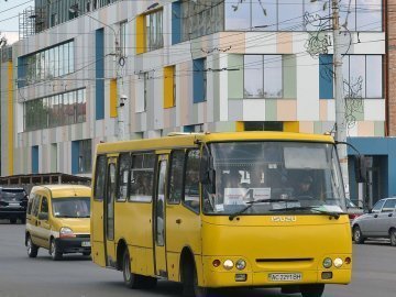 Луцькі маршрутники відмовляються возити учнів за 2 гривні