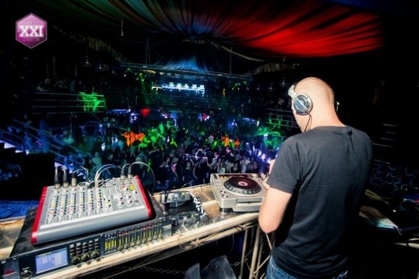 Фото з відкриття клубу «ХХІ століття»