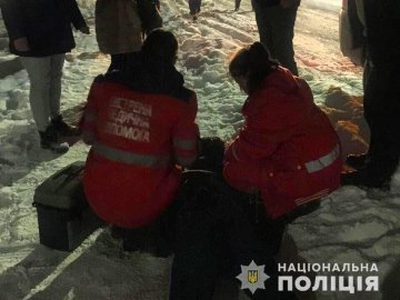 Під Києвом посеред вулиці зарізали чоловіка