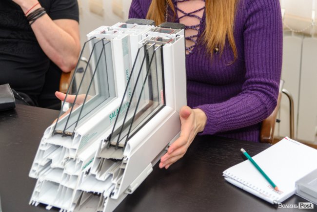 Увага до деталей: як на «Інвесторі» вікна «розбирали». ФОТО