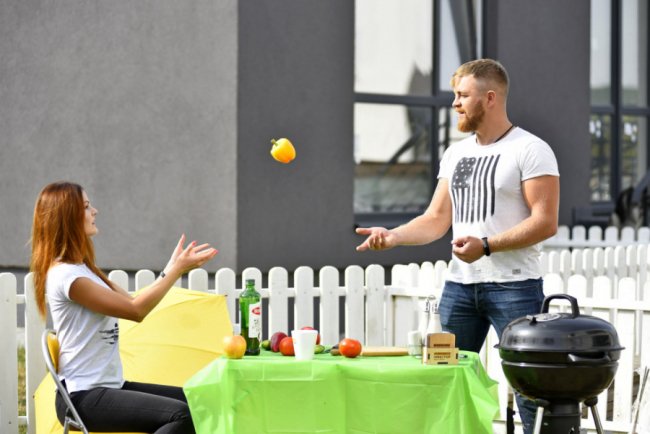 Осінні барбекю-посиденьки: луцький фотограф зазнімкував молоду пару на відпочинку в «Оріоні»*