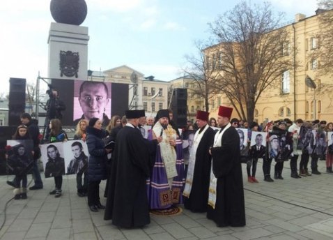 Через вибух під час мирної ходи у Харкові загинуло троє людей. ФОТО. ВІДЕО