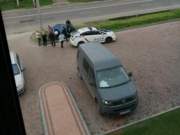 Під Луцьком у кювет перекинулась автівка 