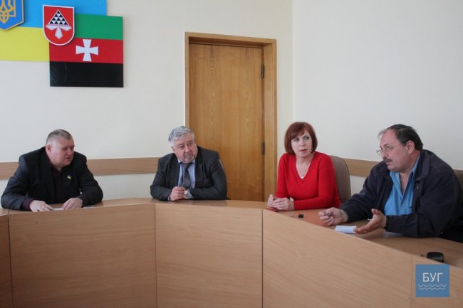 Мешканці нововолинської багатоповерхівки четвертий рік скаржаться на кафе-шашличну