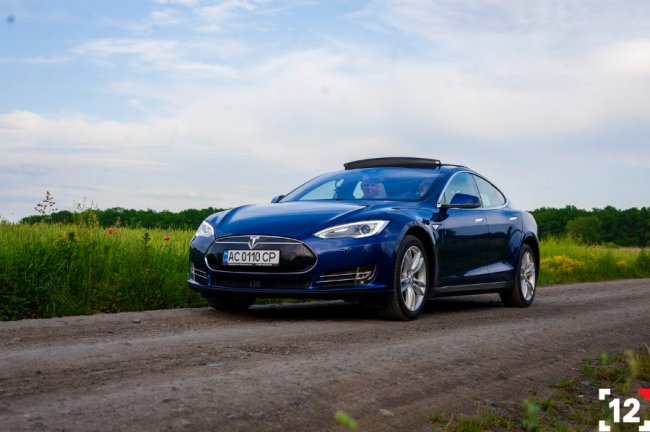 У Луцьку відкривають сервіс з продажу електрокарів «Любе Авто». Тест-драйв Tesla*