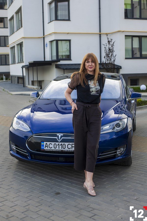 У Луцьку відкривають сервіс з продажу електрокарів «Любе Авто». Тест-драйв Tesla*