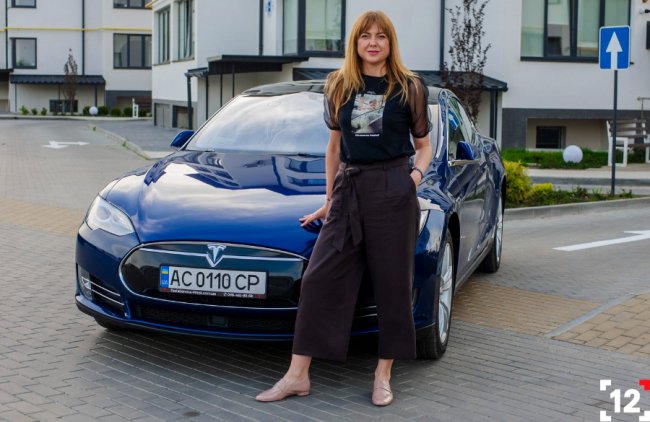 У Луцьку відкривають сервіс з продажу електрокарів «Любе Авто». Тест-драйв Tesla*