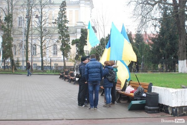 У Луцьку розпочався Євромайдан. ФОТО. ВІДЕО