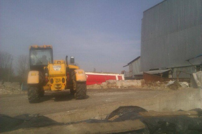 Оприлюднили фото, як із Ковеля вивозять «екологічну бомбу»