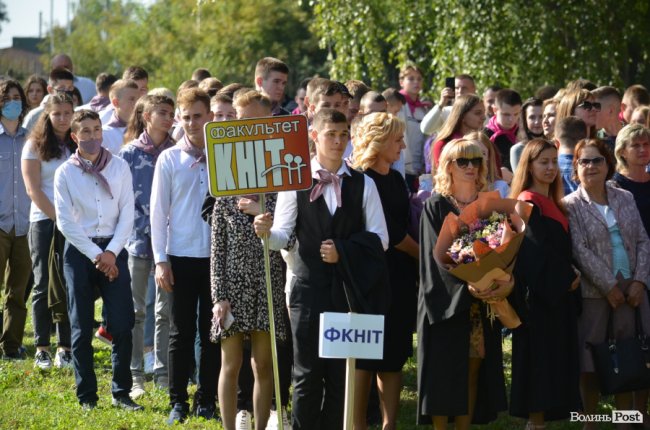  Як у луцькому «політесі» вітали першокурсників. ФОТОРЕПОРТАЖ