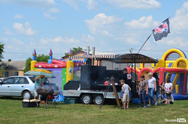 Новий майданчик і перше велике гуляння: в Оздові біля Луцька відсвяткували День села. ФОТО