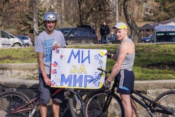 «Ми за мир», - флешмоб у Луцьку. ФОТО