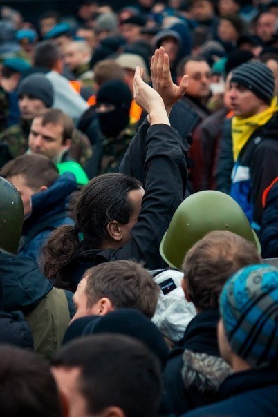 Як у Луцьку «Беркут» ставав на коліна. ФОТО