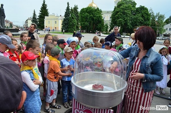 У Луцьку почали збір речей для знедолених. ФОТО