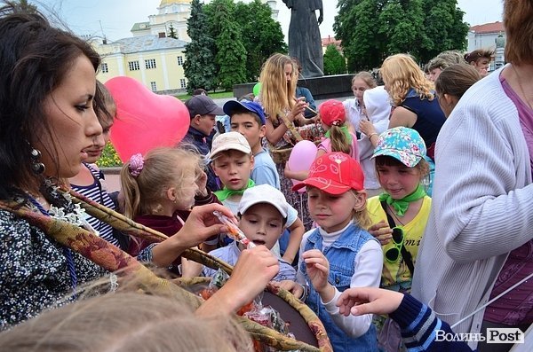 У Луцьку почали збір речей для знедолених. ФОТО