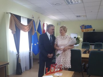 Головна лікарка луцької дитячої поліклініки вийшла заміж. ФОТО