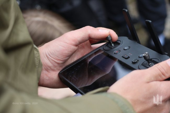 Волинські школярі долали смугу перешкод, літали дроном і знайомилися зі зброєю. ФОТО