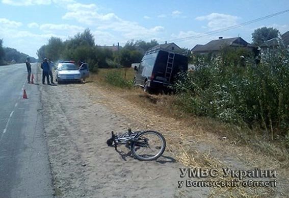 На Волині у ДТП постраждали мотоцикліст та велосипедист. ФОТО
