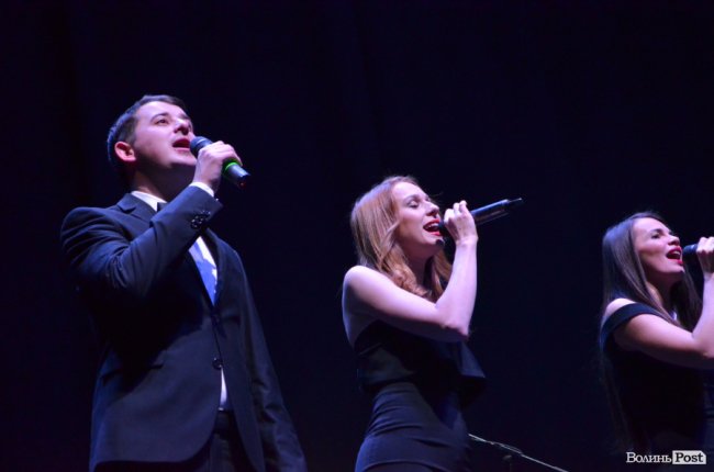 Новорічні хіти та казкова енергетика: як лучан розважали LeoBand Orchestra. ФОТОРЕПОРТАЖ