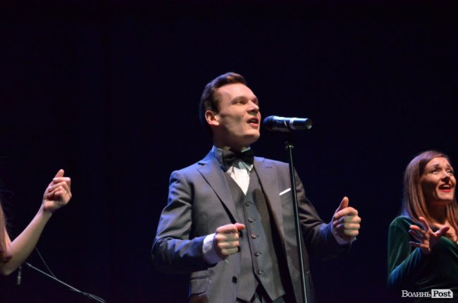 Новорічні хіти та казкова енергетика: як лучан розважали LeoBand Orchestra. ФОТОРЕПОРТАЖ