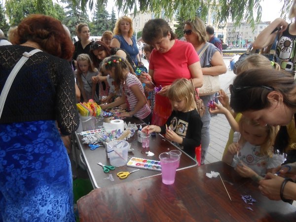 Луцькі бібліотекарі влаштували свято для дітей. ФОТО