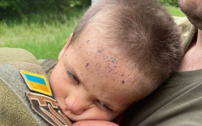 Справжнє диво: на Харківщини 2-річну дівчинку знайшли живою у лісі на четверту добу пошуків