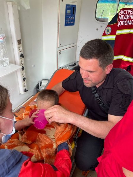 Справжнє диво: на Харківщини 2-річну дівчинку знайшли живою у лісі на четверту добу пошуків