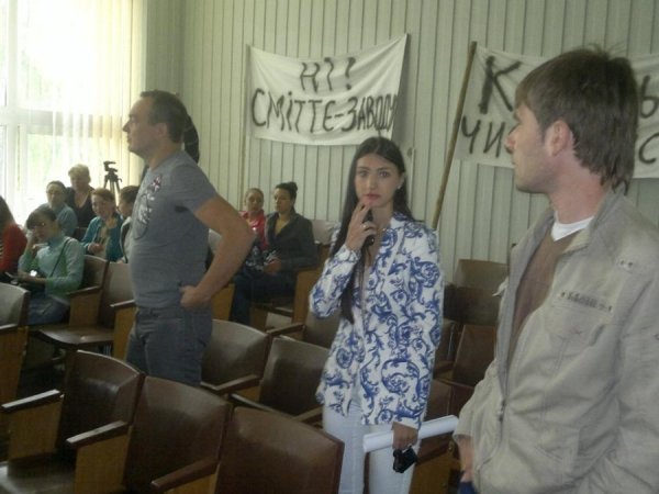 У Ковелі люди штурмували міськраду. ФОТО. ДОПОВНЕНО