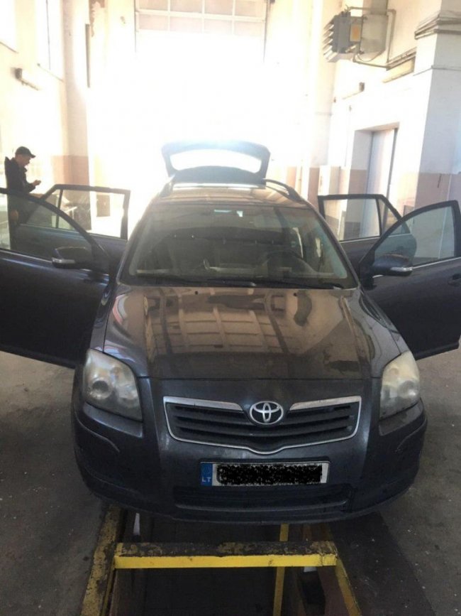 Через «Ягодин» литовець хотів провезти старовинні монети. ФОТО