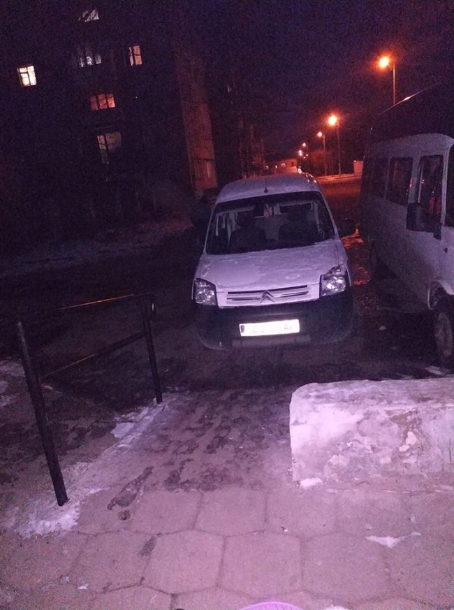 У Ковелі «автохам» заблокував пандус. ФОТО