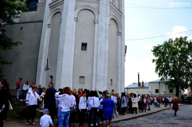 У Луцьку відбулась хода із вишитими рушниками. ФОТО