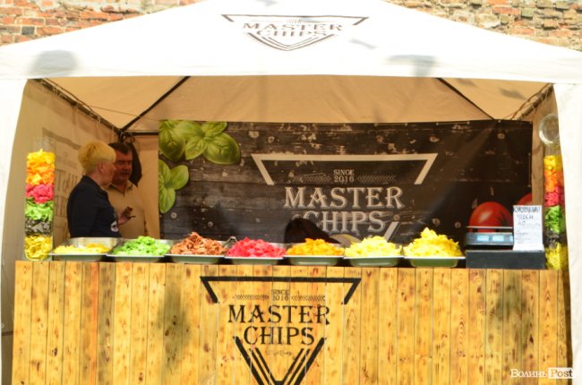 У замку Любарта стартував Lutsk Food Fest: що і за скільки пропонують скуштувати. ФОТО