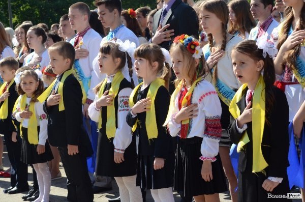 У Луцьку - останній дзвінок для школярів. ФОТО