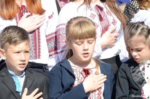 У Луцьку - останній дзвінок для школярів. ФОТО